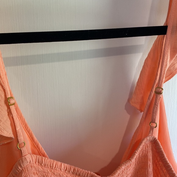 Romper w/ adjustable straps - Picture 6 of 8